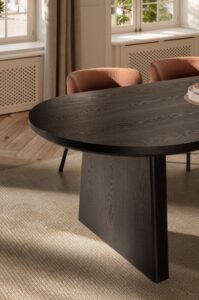 MESA_OVAL_BLAIR_220CM_NEGRO_19569_DETALLE_AMBIENTE