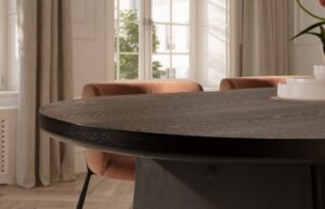MESA_OVAL_BLAIR_220CM_NEGRO_19569_DETALLE_AMBIENTE_DETALLE